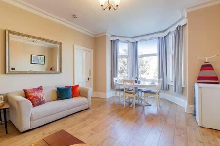 Spacious Ealing Broadway Apartment Londyn Zewnętrze zdjęcie