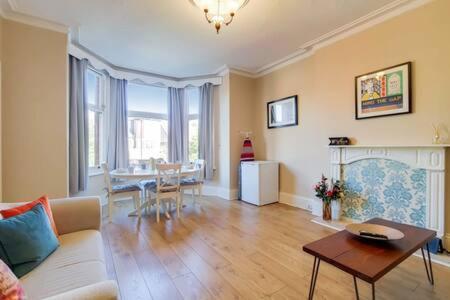 Spacious Ealing Broadway Apartment Londyn Zewnętrze zdjęcie